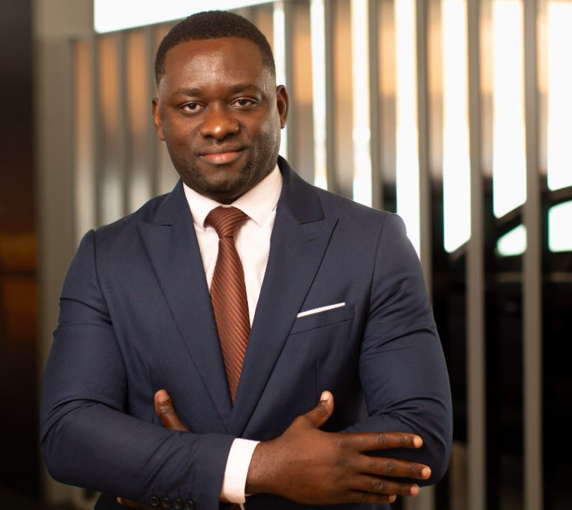 Josue Sambrano, Director Comercial